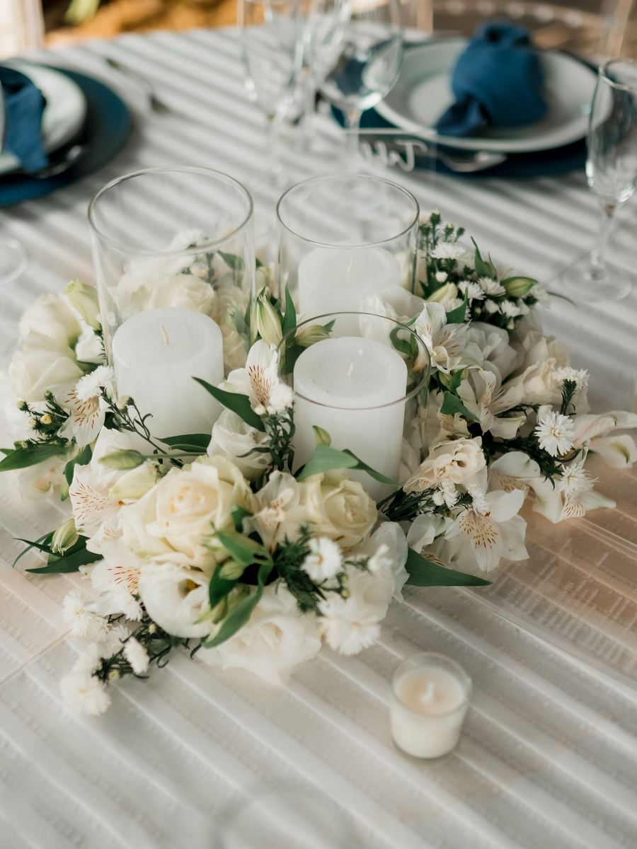 Candlelit wedding table with white flowers and glassware